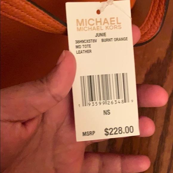 🍁🍁Micheal kors medium tote 🍁🍁 - Picture 7 of 11